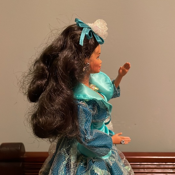 Emerald Elegance 1996 Barbie Limited Edition. - Picture 5 of 15